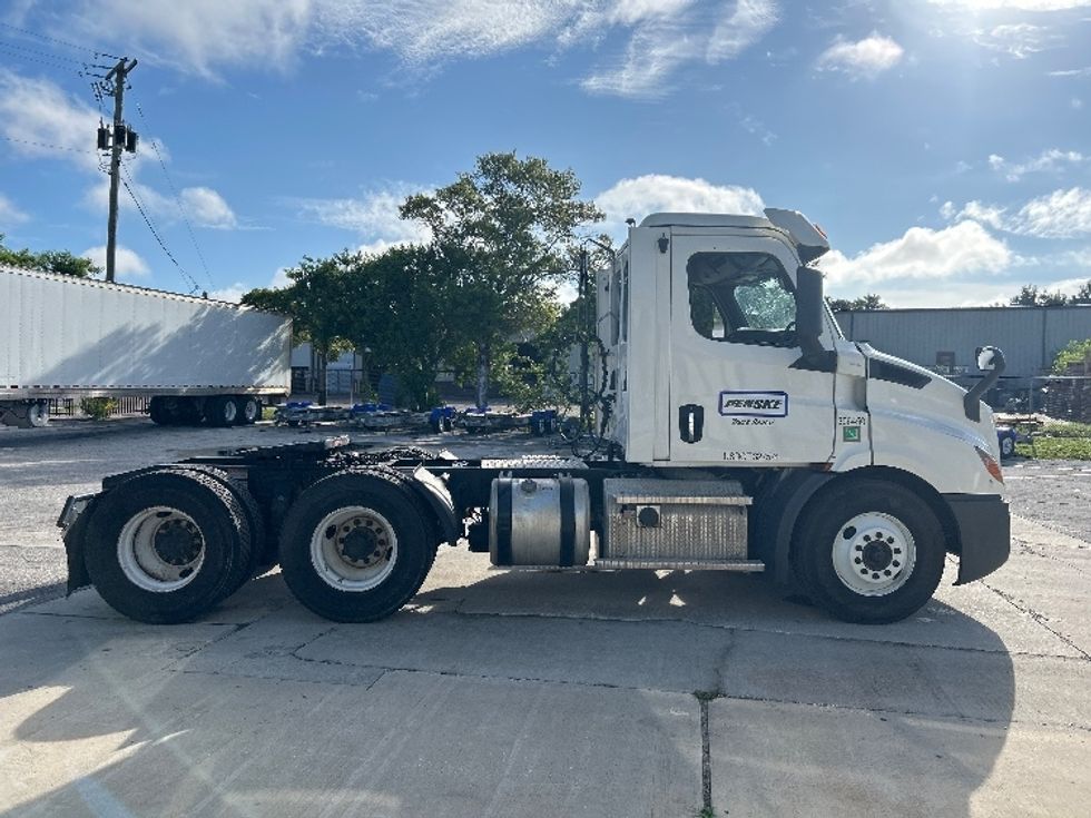 Day Cab Tractor-Heavy Duty Tractors-Freightliner-2020-T11664ST-Tampa-FL-197,898\n\t\tmiles-$ 58,250 - Image 8