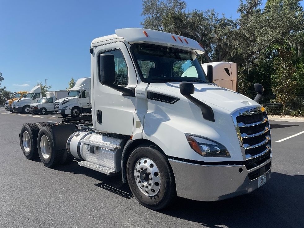Day Cab Tractor-Heavy Duty Tractors-Freightliner-2020-T11664ST-Tampa-FL-260,822\n\t\tmiles-$ 58,500 - Image 1