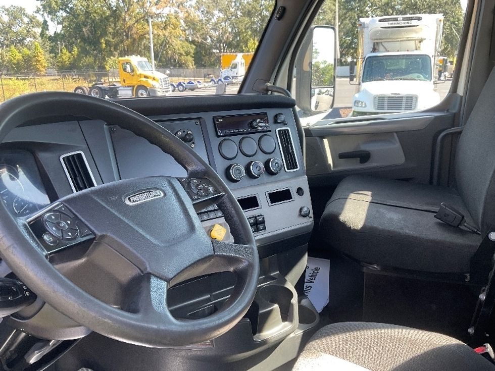 Day Cab Tractor-Heavy Duty Tractors-Freightliner-2020-T11664ST-Tampa-FL-260,822\n\t\tmiles-$ 58,500 - Image 10