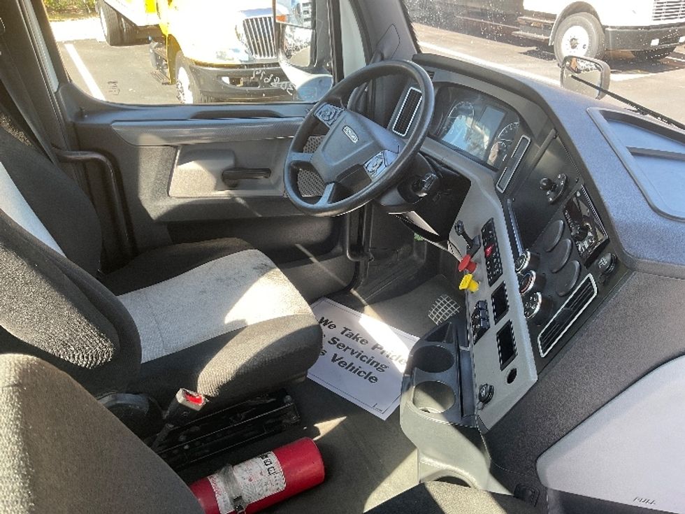 Day Cab Tractor-Heavy Duty Tractors-Freightliner-2020-T11664ST-Tampa-FL-260,822\n\t\tmiles-$ 58,500 - Image 14