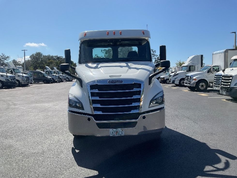 Day Cab Tractor-Heavy Duty Tractors-Freightliner-2020-T11664ST-Tampa-FL-260,822\n\t\tmiles-$ 58,500 - Image 2