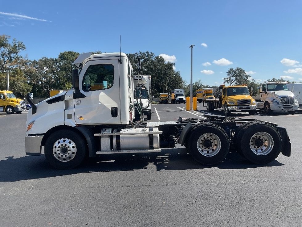 Day Cab Tractor-Heavy Duty Tractors-Freightliner-2020-T11664ST-Tampa-FL-260,822\n\t\tmiles-$ 58,500 - Image 4