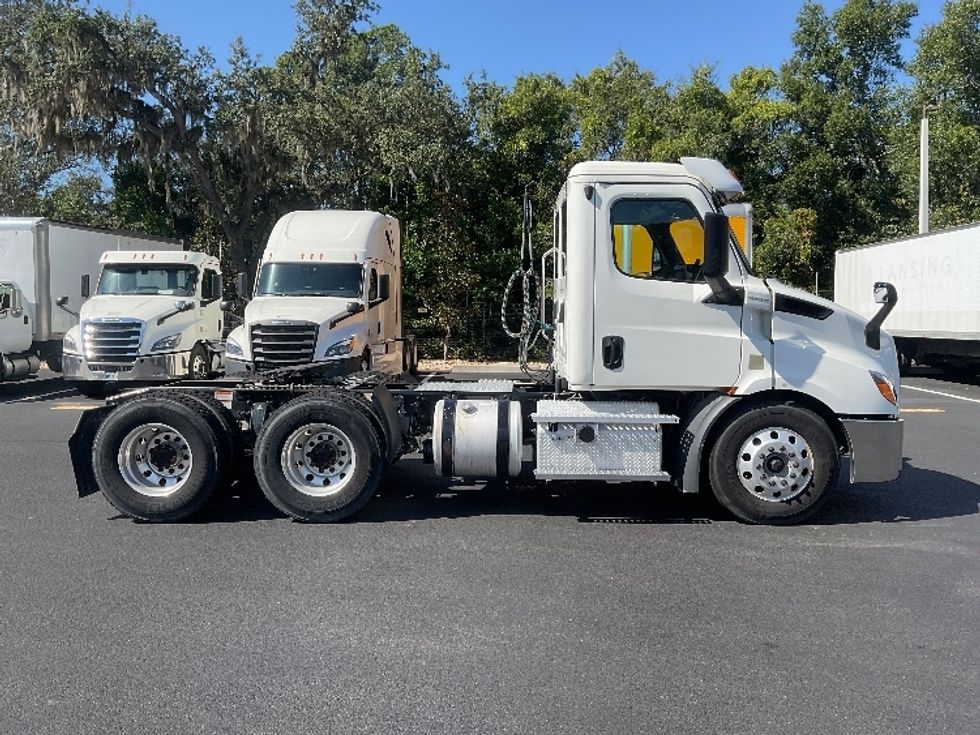 Day Cab Tractor-Heavy Duty Tractors-Freightliner-2020-T11664ST-Tampa-FL-260,822\n\t\tmiles-$ 58,500 - Image 8