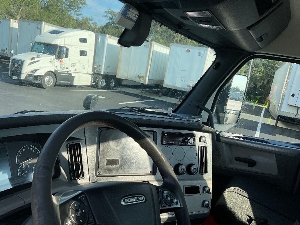 Day Cab Tractor-Heavy Duty Tractors-Freightliner-2020-T11664ST-Tampa-FL-325,424\n\t\tmiles-$ 55,000 - Image 10
