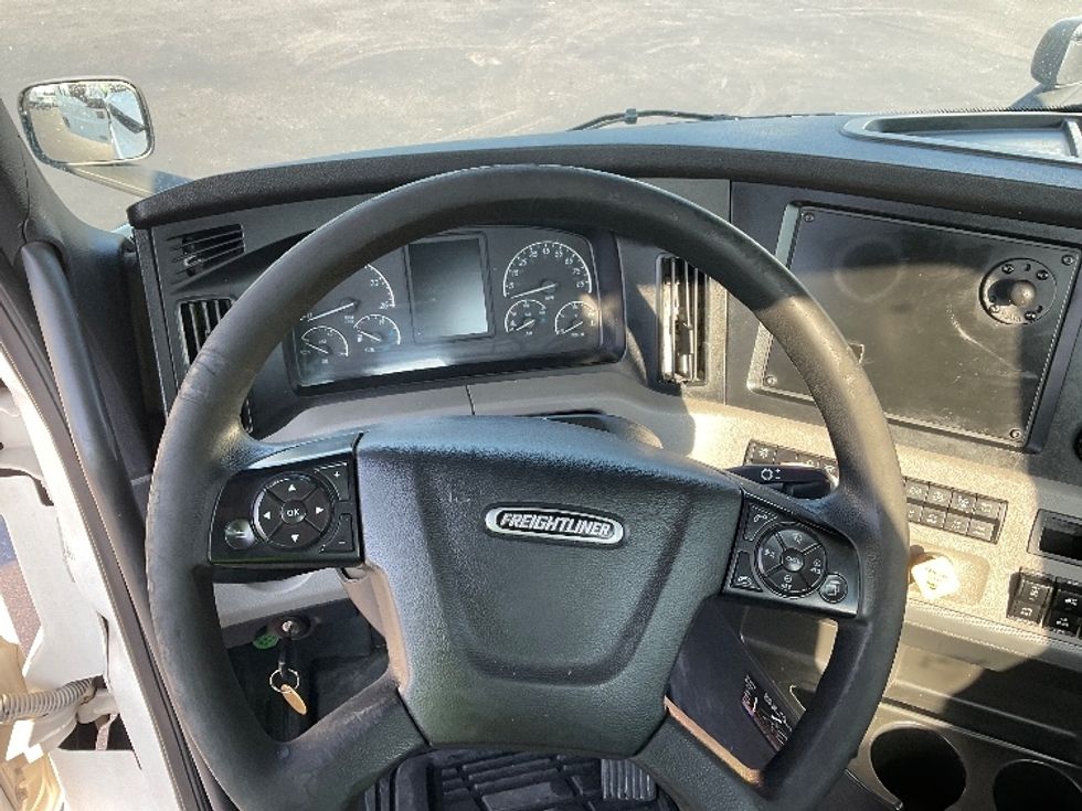 Day Cab Tractor-Heavy Duty Tractors-Freightliner-2020-T11664ST-Tampa-FL-325,424\n\t\tmiles-$ 55,000 - Image 11