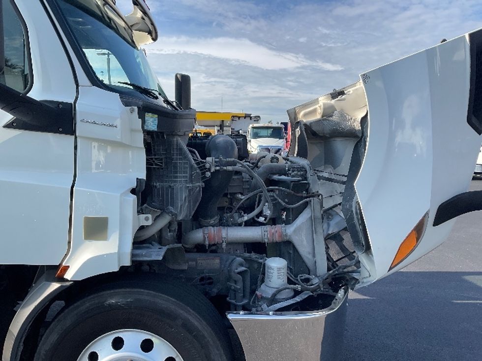 Day Cab Tractor-Heavy Duty Tractors-Freightliner-2020-T11664ST-Tampa-FL-325,424\n\t\tmiles-$ 55,000 - Image 15