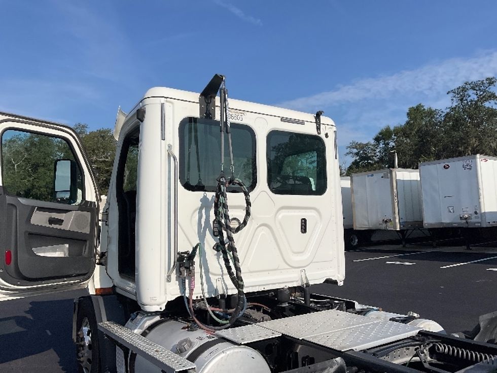 Day Cab Tractor-Heavy Duty Tractors-Freightliner-2020-T11664ST-Tampa-FL-325,424\n\t\tmiles-$ 55,000 - Image 17