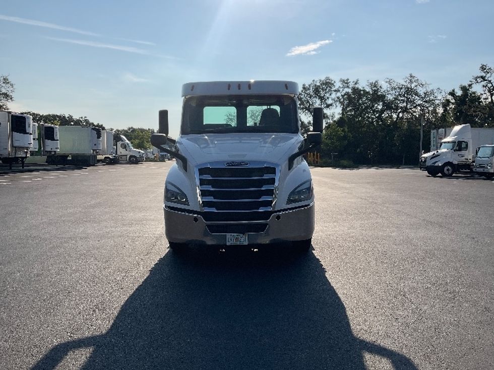 Day Cab Tractor-Heavy Duty Tractors-Freightliner-2020-T11664ST-Tampa-FL-325,424\n\t\tmiles-$ 55,000 - Image 2
