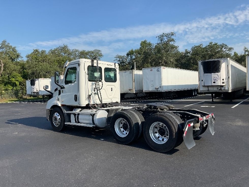Day Cab Tractor-Heavy Duty Tractors-Freightliner-2020-T11664ST-Tampa-FL-325,424\n\t\tmiles-$ 55,000 - Image 5