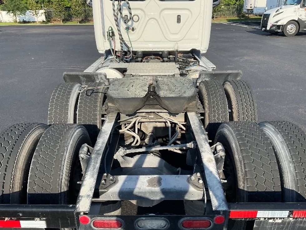 Day Cab Tractor-Heavy Duty Tractors-Freightliner-2020-T11664ST-Tampa-FL-325,424\n\t\tmiles-$ 55,000 - Image 6
