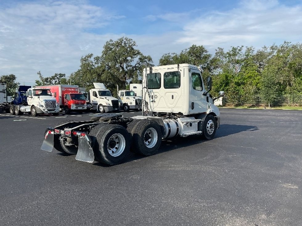 Day Cab Tractor-Heavy Duty Tractors-Freightliner-2020-T11664ST-Tampa-FL-325,424\n\t\tmiles-$ 55,000 - Image 7