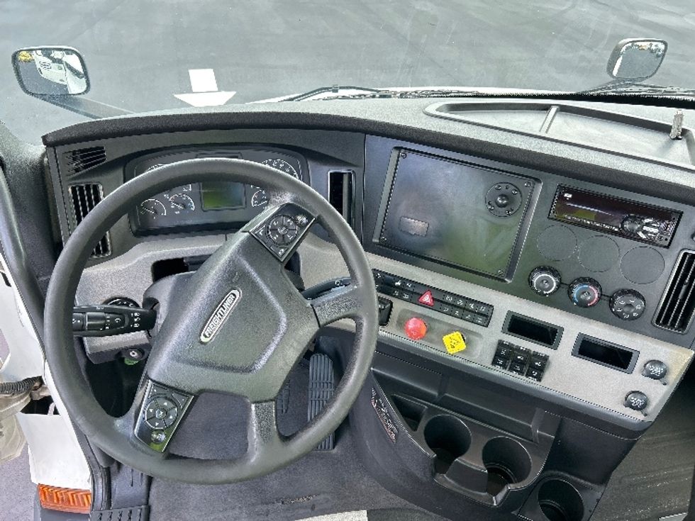 Day Cab Tractor-Heavy Duty Tractors-Freightliner-2020-T11664ST-Tampa-FL-344,658\n\t\tmiles-$ 53,000 - Image 11