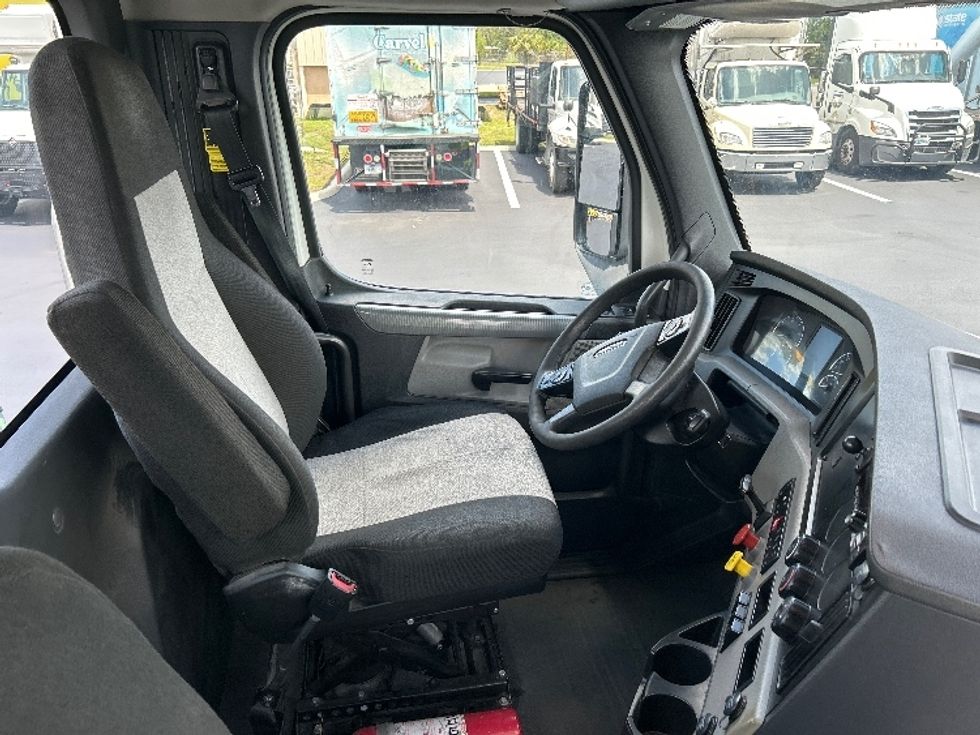 Day Cab Tractor-Heavy Duty Tractors-Freightliner-2020-T11664ST-Tampa-FL-344,658\n\t\tmiles-$ 53,000 - Image 14