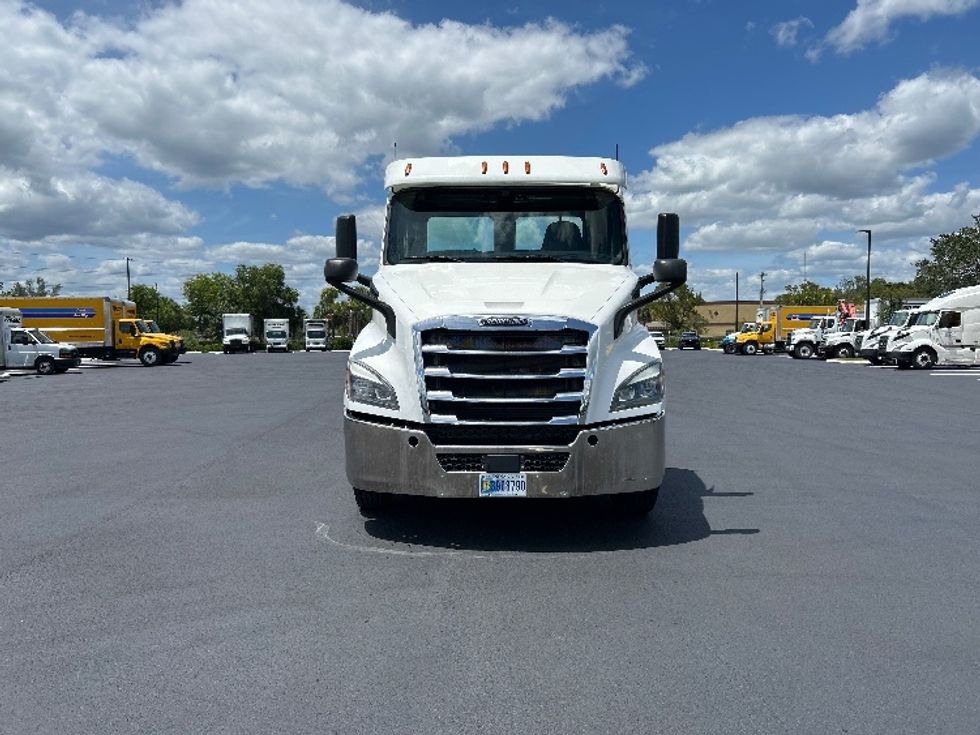 Day Cab Tractor-Heavy Duty Tractors-Freightliner-2020-T11664ST-Tampa-FL-344,658\n\t\tmiles-$ 53,000 - Image 2