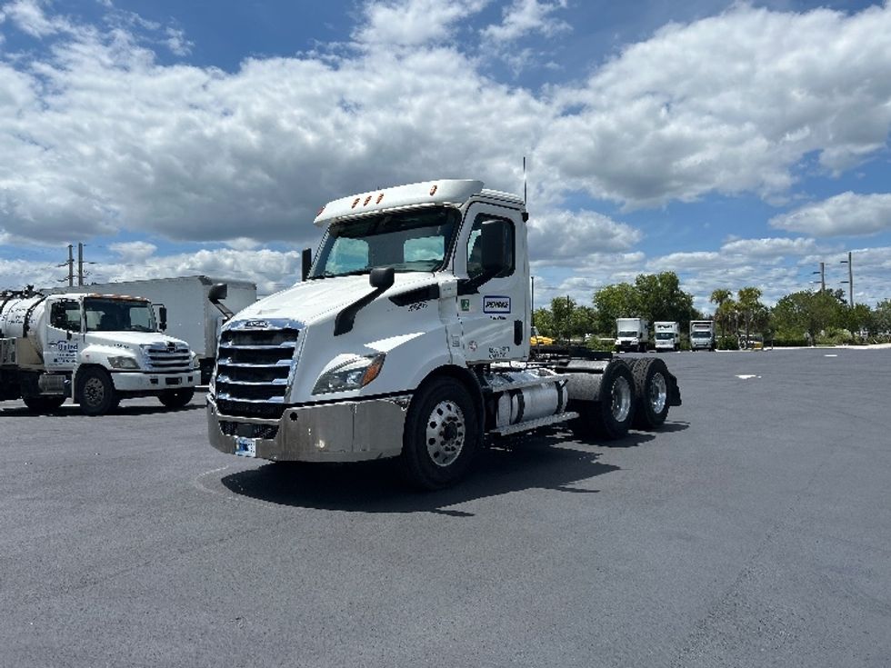 Day Cab Tractor-Heavy Duty Tractors-Freightliner-2020-T11664ST-Tampa-FL-344,658\n\t\tmiles-$ 53,000 - Image 3