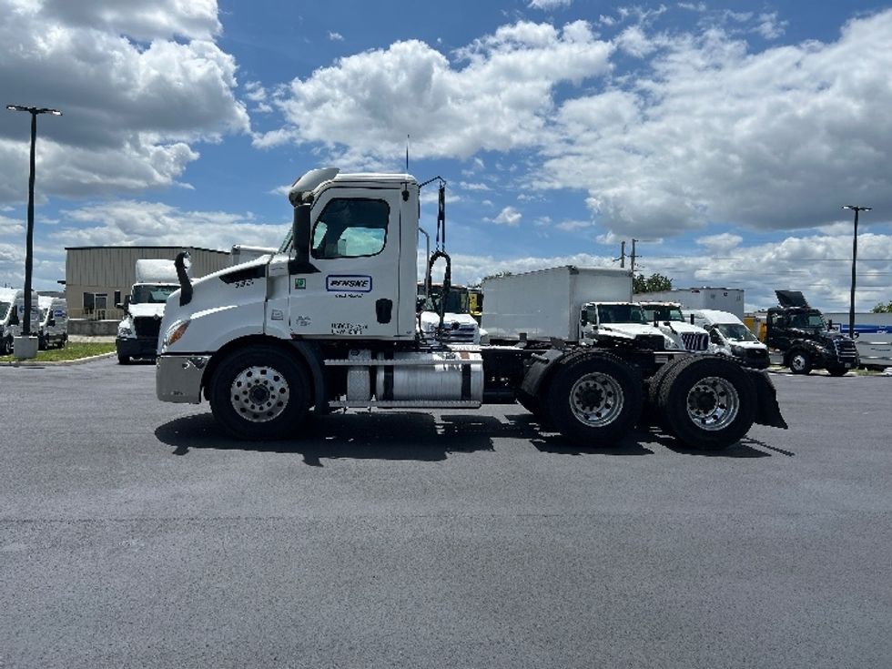 Day Cab Tractor-Heavy Duty Tractors-Freightliner-2020-T11664ST-Tampa-FL-344,658\n\t\tmiles-$ 53,000 - Image 4
