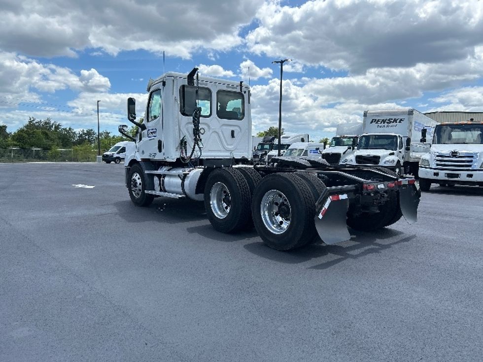 Day Cab Tractor-Heavy Duty Tractors-Freightliner-2020-T11664ST-Tampa-FL-344,658\n\t\tmiles-$ 53,000 - Image 5