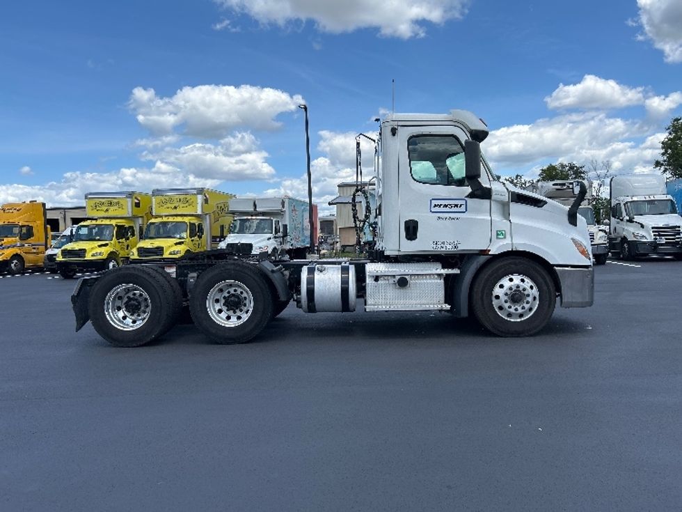 Day Cab Tractor-Heavy Duty Tractors-Freightliner-2020-T11664ST-Tampa-FL-344,658\n\t\tmiles-$ 53,000 - Image 8