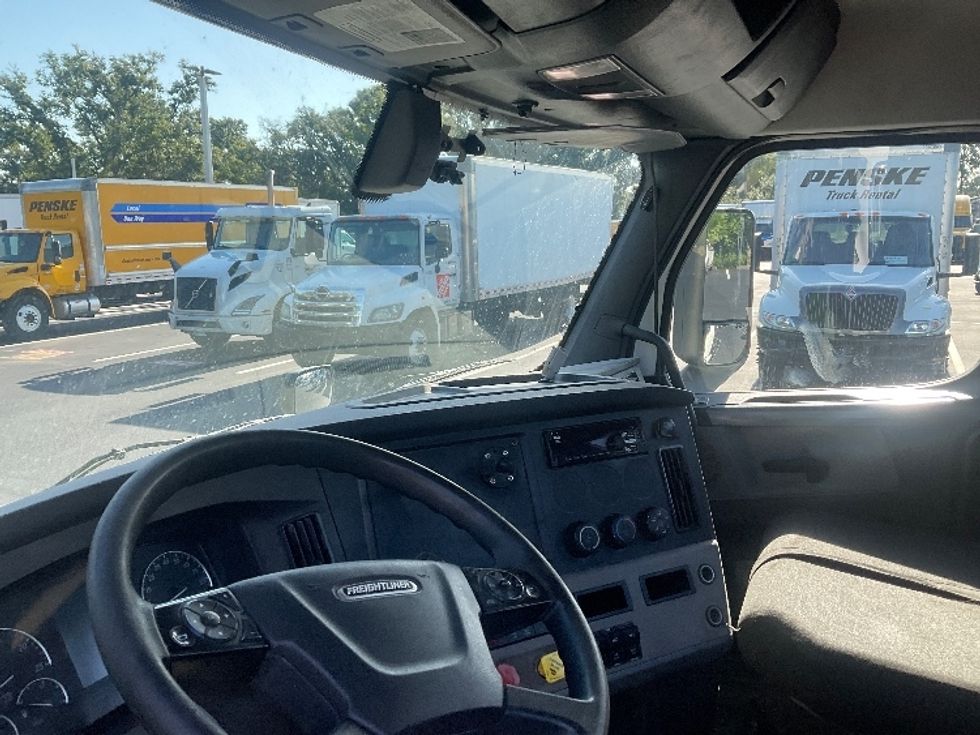 Day Cab Tractor-Heavy Duty Tractors-Freightliner-2020-T11664ST-Tampa-FL-389,287\n\t\tmiles-$ 51,250 - Image 10