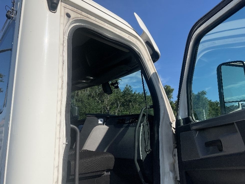 Day Cab Tractor-Heavy Duty Tractors-Freightliner-2020-T11664ST-Tampa-FL-389,287\n\t\tmiles-$ 51,250 - Image 12