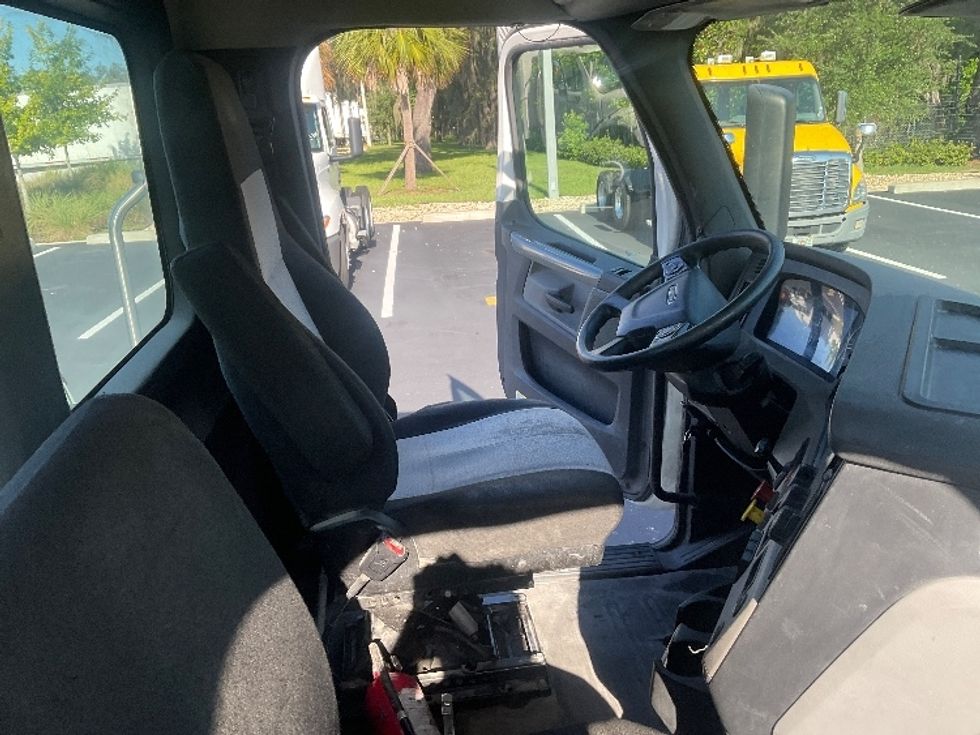 Day Cab Tractor-Heavy Duty Tractors-Freightliner-2020-T11664ST-Tampa-FL-389,287\n\t\tmiles-$ 51,250 - Image 14