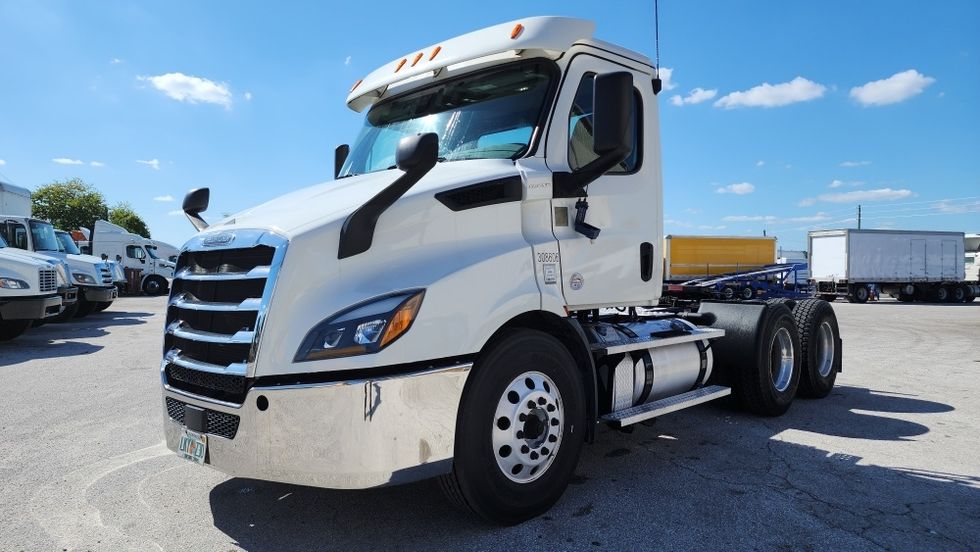 Day Cab Tractor-Heavy Duty Tractors-Freightliner-2020-T11664ST-Tampa-FL-389,287\n\t\tmiles-$ 51,250 - Image 3