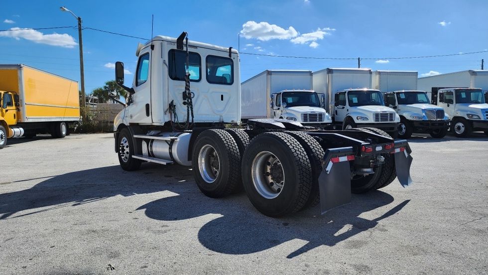Day Cab Tractor-Heavy Duty Tractors-Freightliner-2020-T11664ST-Tampa-FL-389,287\n\t\tmiles-$ 51,250 - Image 5