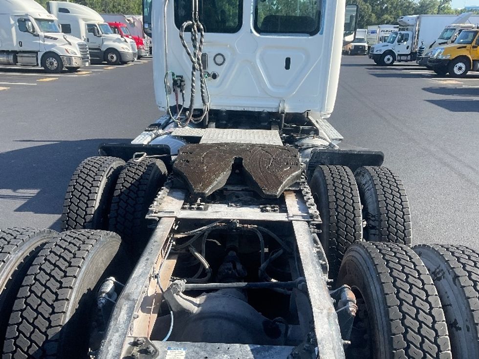 Day Cab Tractor-Heavy Duty Tractors-Freightliner-2020-T11664ST-Tampa-FL-389,287\n\t\tmiles-$ 51,250 - Image 6