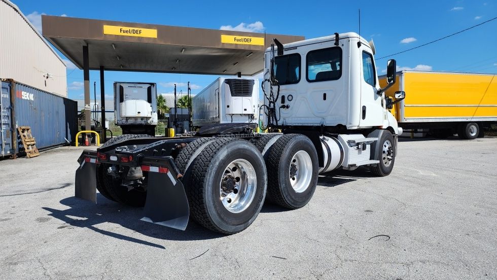 Day Cab Tractor-Heavy Duty Tractors-Freightliner-2020-T11664ST-Tampa-FL-389,287\n\t\tmiles-$ 51,250 - Image 7