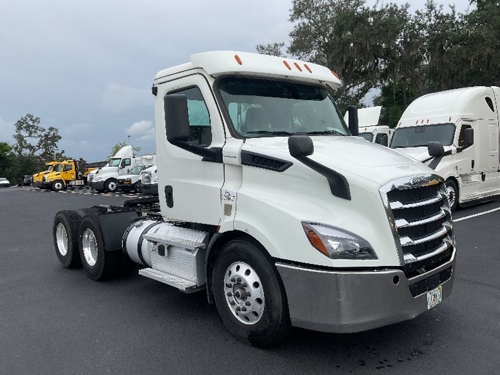 Day Cab Tractor-Heavy Duty Tractors-Freightliner-2020-T11664ST-Tampa-FL-394,914\n\t\tmiles-$ 54,000 - Image 1