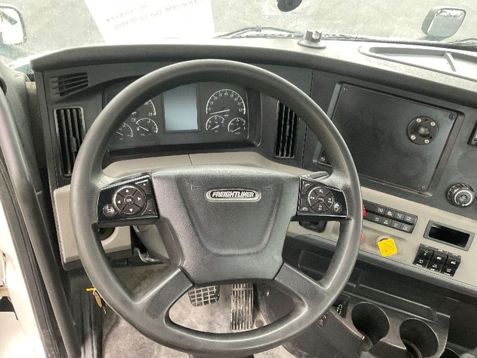 Day Cab Tractor-Heavy Duty Tractors-Freightliner-2020-T11664ST-Tampa-FL-394,914\n\t\tmiles-$ 54,000 - Image 11