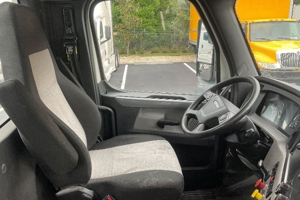Day Cab Tractor-Heavy Duty Tractors-Freightliner-2020-T11664ST-Tampa-FL-394,914\n\t\tmiles-$ 54,000 - Image 14