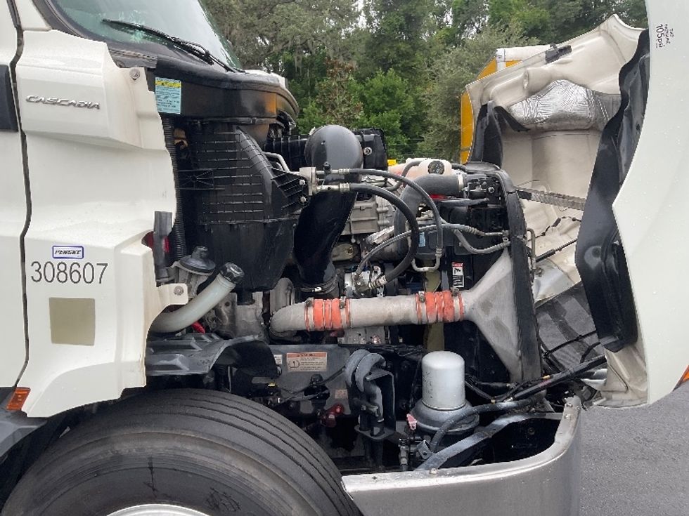 Day Cab Tractor-Heavy Duty Tractors-Freightliner-2020-T11664ST-Tampa-FL-394,914\n\t\tmiles-$ 54,000 - Image 15
