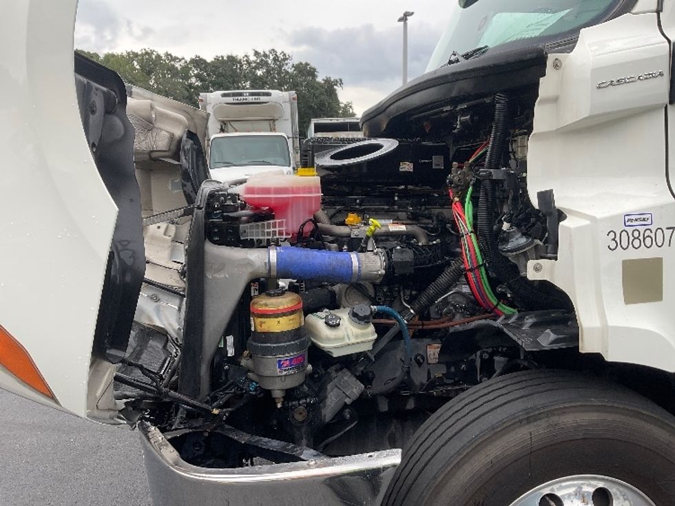 Day Cab Tractor-Heavy Duty Tractors-Freightliner-2020-T11664ST-Tampa-FL-394,914\n\t\tmiles-$ 54,000 - Image 16
