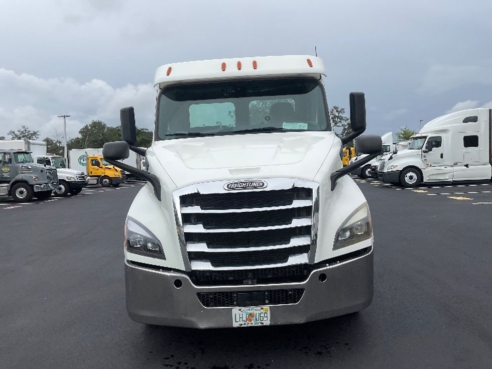 Day Cab Tractor-Heavy Duty Tractors-Freightliner-2020-T11664ST-Tampa-FL-394,914\n\t\tmiles-$ 54,000 - Image 2