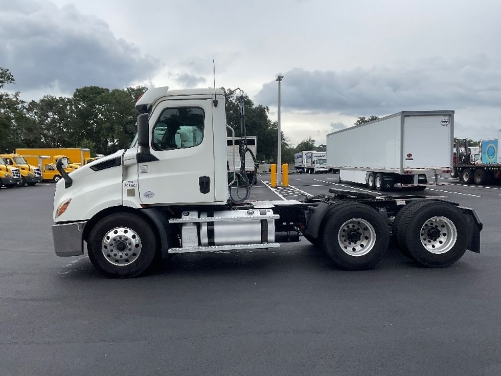 Day Cab Tractor-Heavy Duty Tractors-Freightliner-2020-T11664ST-Tampa-FL-394,914\n\t\tmiles-$ 54,000 - Image 4