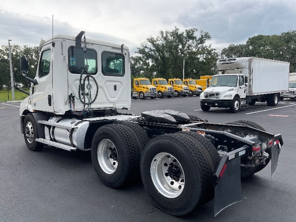Day Cab Tractor-Heavy Duty Tractors-Freightliner-2020-T11664ST-Tampa-FL-394,914\n\t\tmiles-$ 54,000 - Image 5