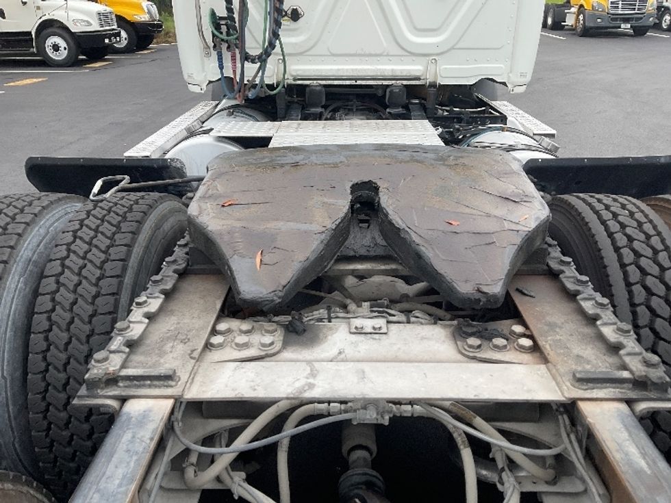 Day Cab Tractor-Heavy Duty Tractors-Freightliner-2020-T11664ST-Tampa-FL-394,914\n\t\tmiles-$ 54,000 - Image 6