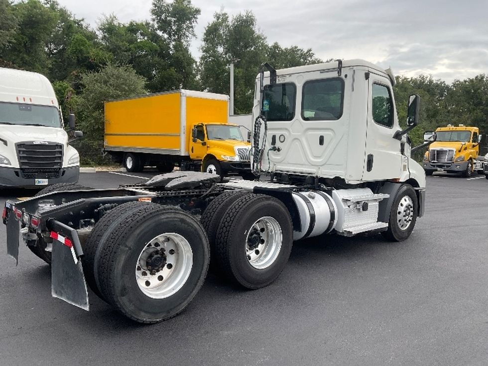 Day Cab Tractor-Heavy Duty Tractors-Freightliner-2020-T11664ST-Tampa-FL-394,914\n\t\tmiles-$ 54,000 - Image 7