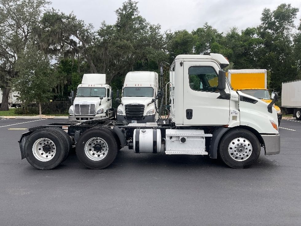 Day Cab Tractor-Heavy Duty Tractors-Freightliner-2020-T11664ST-Tampa-FL-394,914\n\t\tmiles-$ 54,000 - Image 8