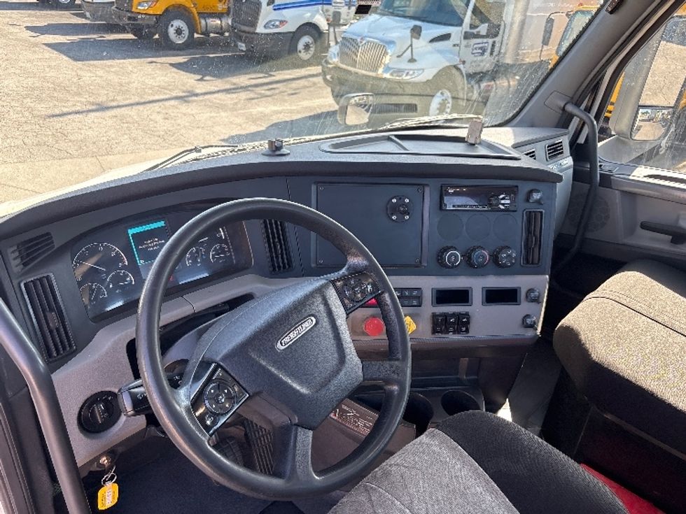Day Cab Tractor-Heavy Duty Tractors-Freightliner-2020-T11664ST-Tampa-FL-421,130\n\t\tmiles-$ 48,750 - Image 11
