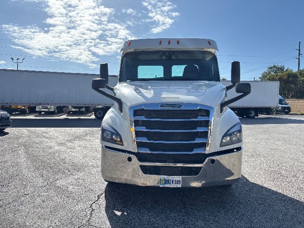 Day Cab Tractor-Heavy Duty Tractors-Freightliner-2020-T11664ST-Tampa-FL-421,130\n\t\tmiles-$ 48,750 - Image 2