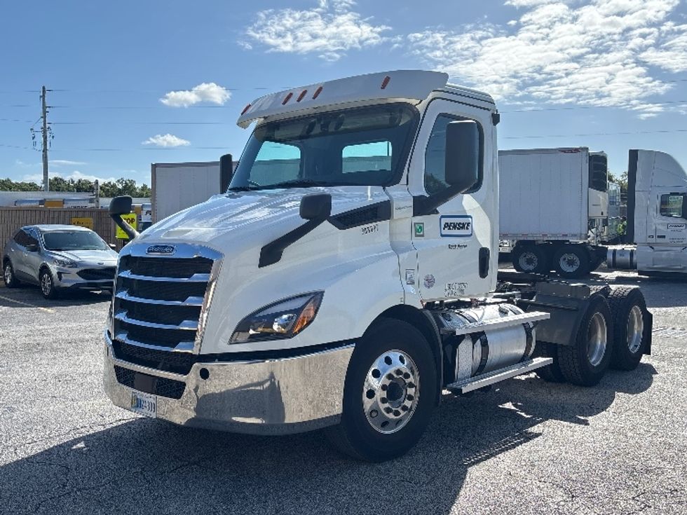 Day Cab Tractor-Heavy Duty Tractors-Freightliner-2020-T11664ST-Tampa-FL-421,130\n\t\tmiles-$ 48,750 - Image 3