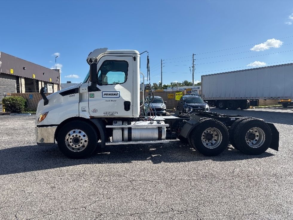 Day Cab Tractor-Heavy Duty Tractors-Freightliner-2020-T11664ST-Tampa-FL-421,130\n\t\tmiles-$ 48,750 - Image 4