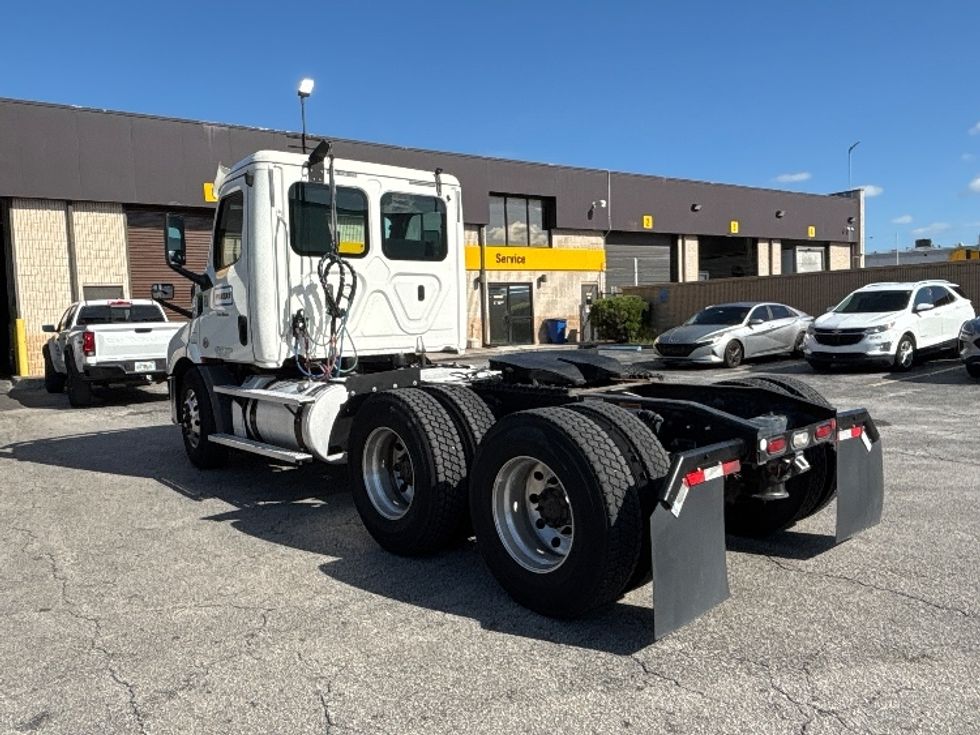 Day Cab Tractor-Heavy Duty Tractors-Freightliner-2020-T11664ST-Tampa-FL-421,130\n\t\tmiles-$ 48,750 - Image 5