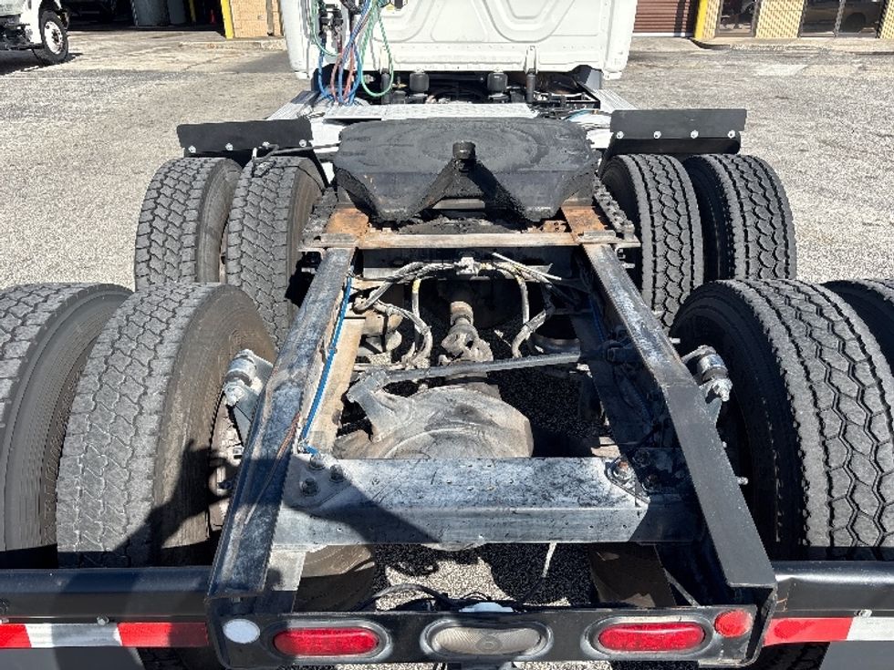 Day Cab Tractor-Heavy Duty Tractors-Freightliner-2020-T11664ST-Tampa-FL-421,130\n\t\tmiles-$ 48,750 - Image 6