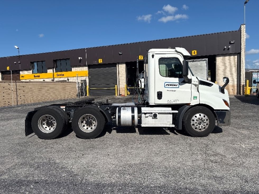 Day Cab Tractor-Heavy Duty Tractors-Freightliner-2020-T11664ST-Tampa-FL-421,130\n\t\tmiles-$ 48,750 - Image 8