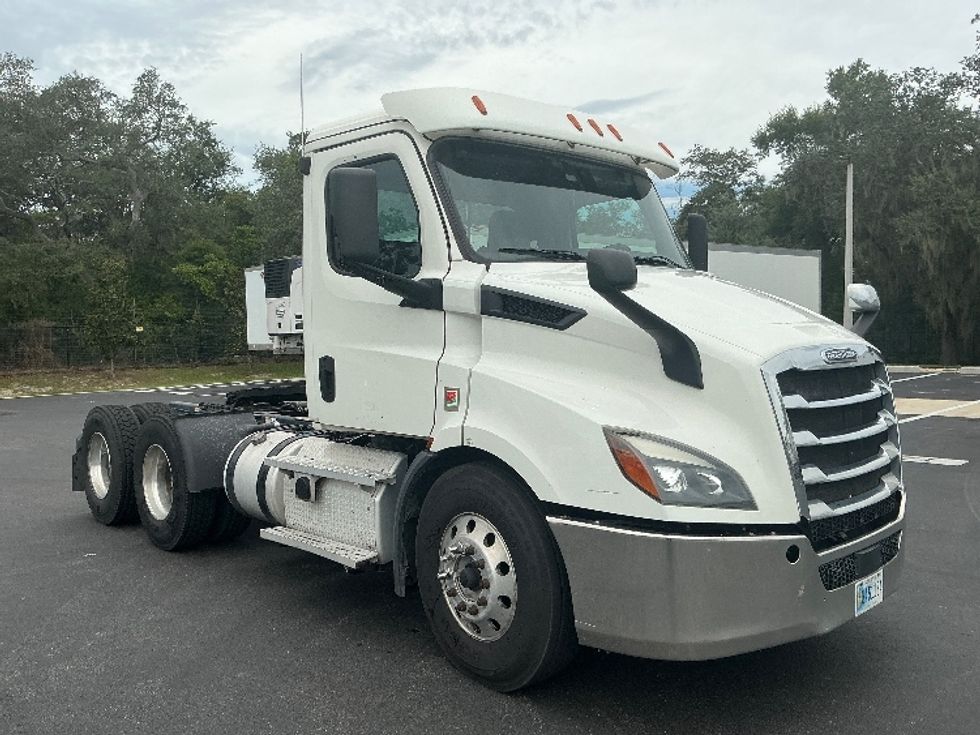 Day Cab Tractor-Heavy Duty Tractors-Freightliner-2020-T11664ST-Tampa-FL-465,865\n\t\tmiles-$ 45,500 - Image 1