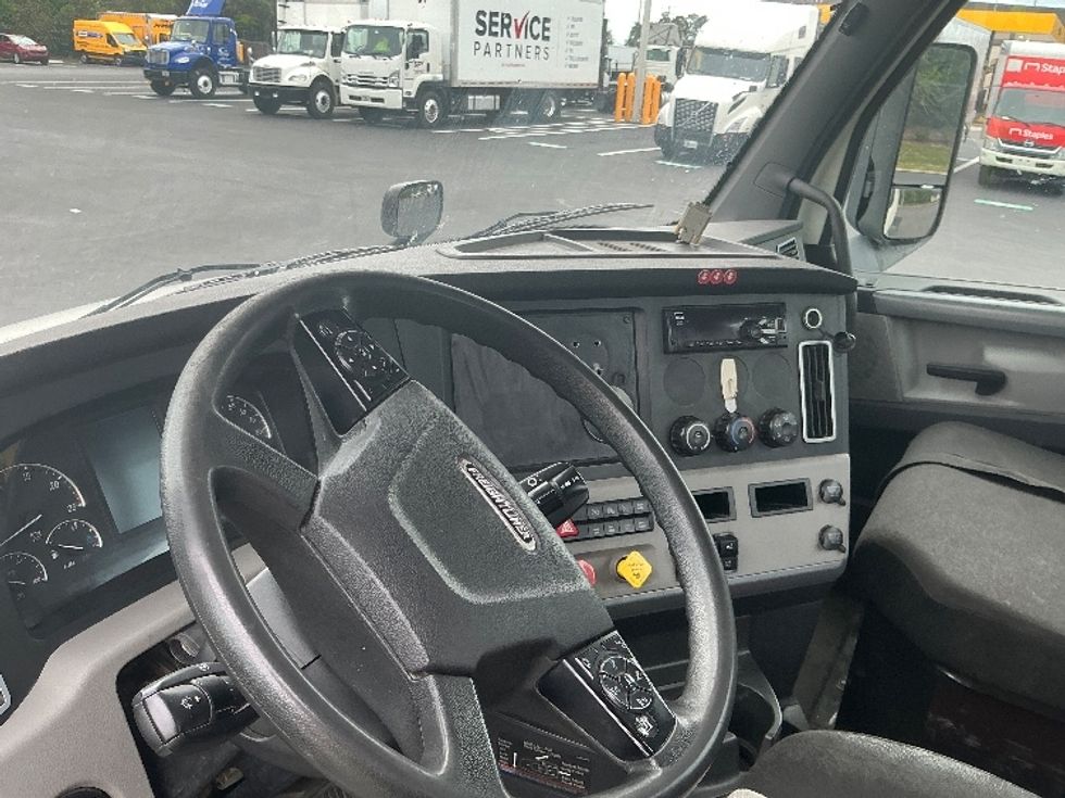 Day Cab Tractor-Heavy Duty Tractors-Freightliner-2020-T11664ST-Tampa-FL-465,865\n\t\tmiles-$ 45,500 - Image 10