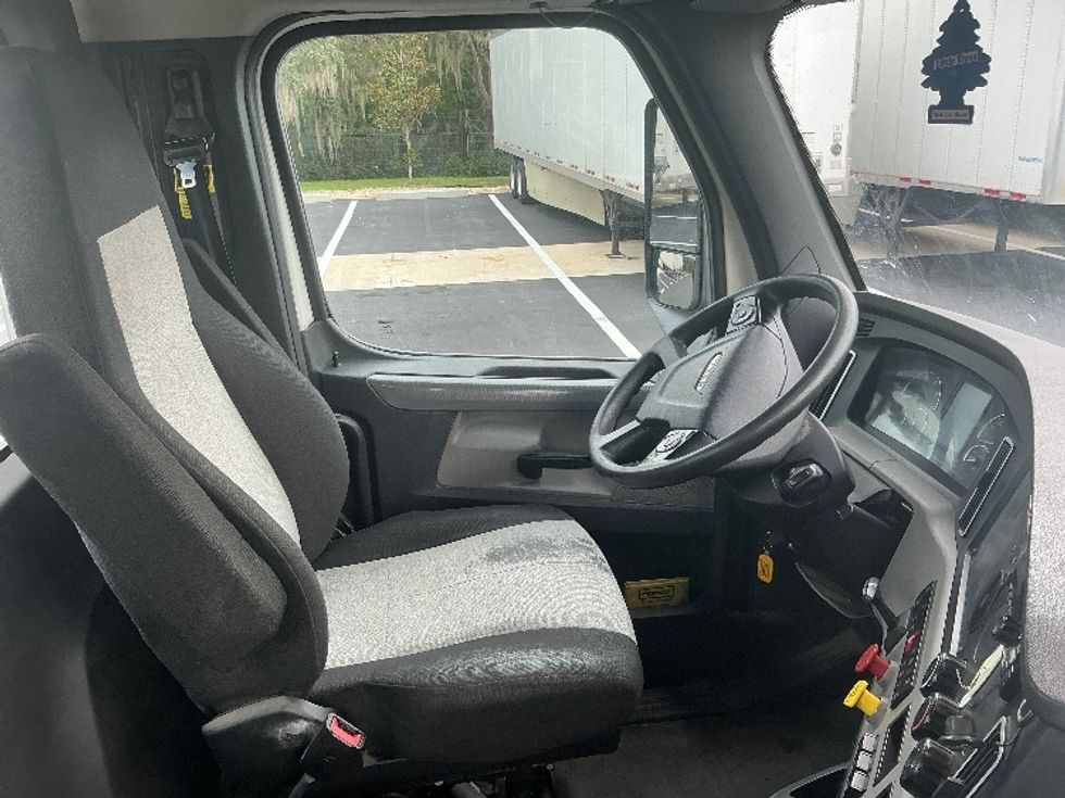 Day Cab Tractor-Heavy Duty Tractors-Freightliner-2020-T11664ST-Tampa-FL-465,865\n\t\tmiles-$ 45,500 - Image 14